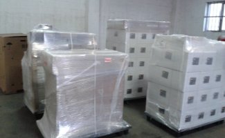 Pružamo usluge skladištenja carinske i necarinske robe, utovara i istovara robe, pražnjenja i punjenja kontejnera,  sortiranja, prepakiranja, etiketiranja i distribucije do korisnika.